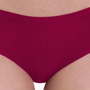 ESSENTIALS CHERRY RED